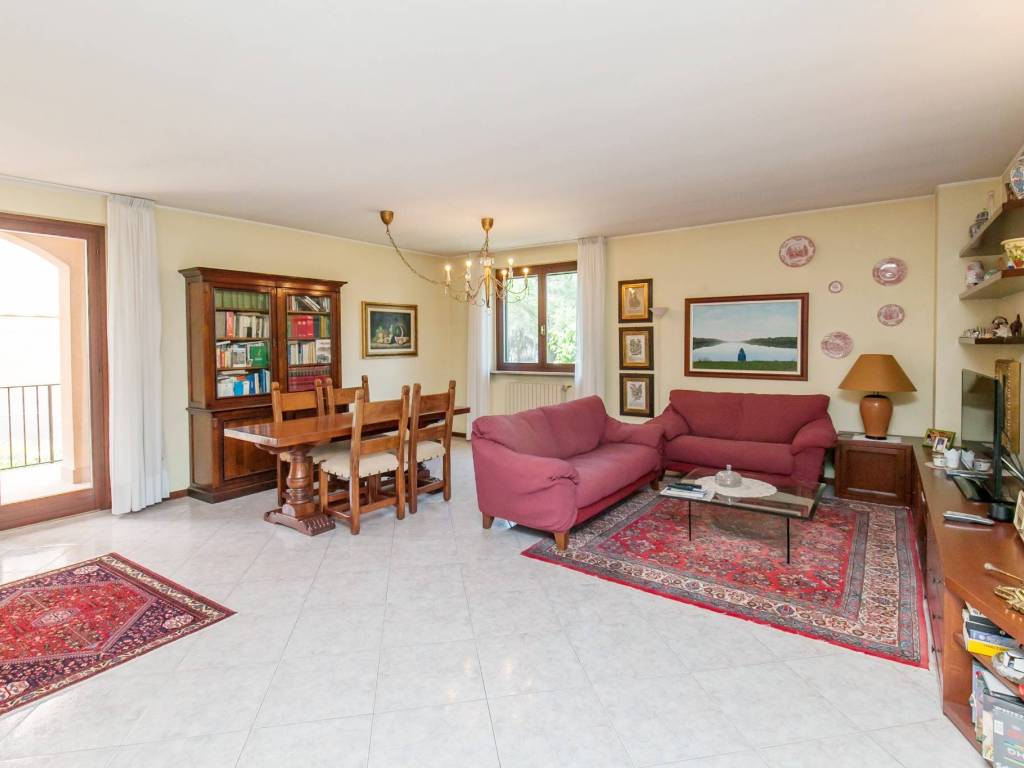 casa indipendente in vendita a Mediglia