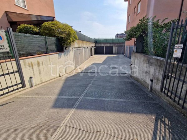locale di sgombero in vendita a Mediglia in zona Robbiano
