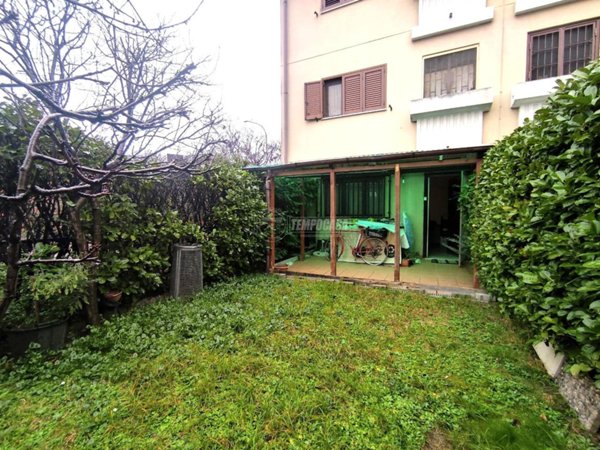casa indipendente in vendita a Mediglia in zona Mombretto