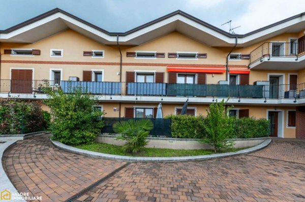 appartamento in vendita a Mediglia in zona Robbiano