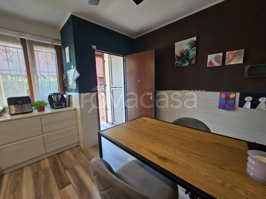 casa indipendente in vendita a Mediglia in zona Mombretto
