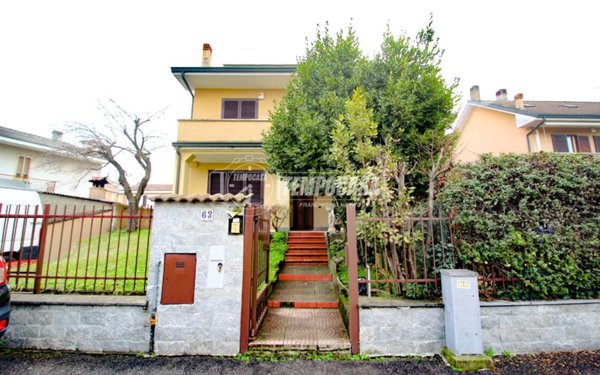 casa indipendente in vendita a Mediglia in zona Bustighera
