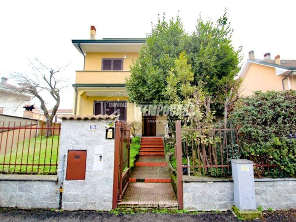 casa indipendente in vendita a Mediglia in zona Bustighera