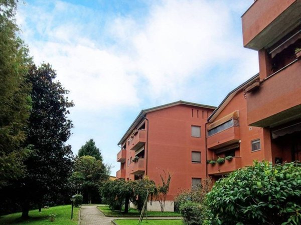 appartamento in vendita a Mediglia in zona Mombretto
