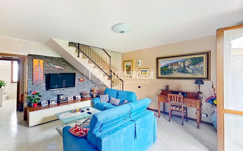 appartamento in vendita a Mediglia in zona Mombretto