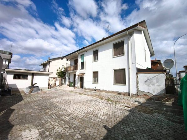 casa indipendente in vendita a Mediglia in zona Mombretto
