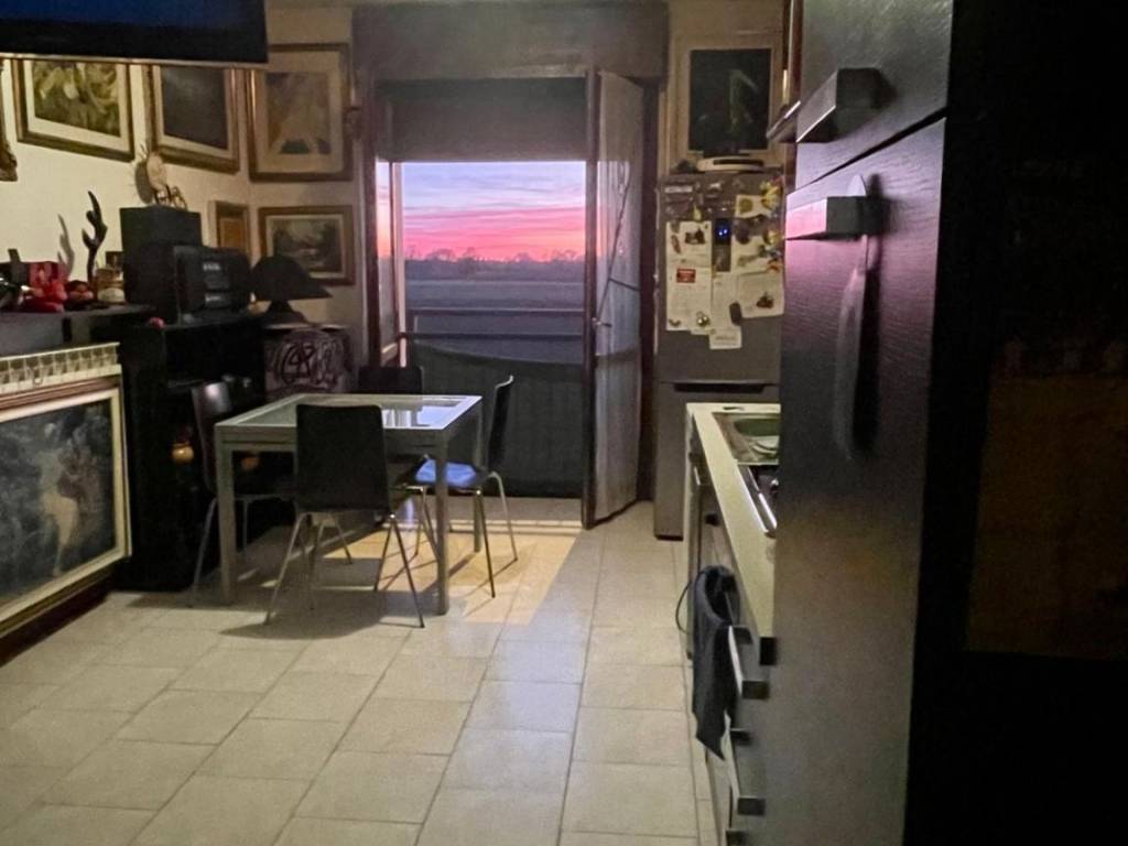 appartamento in vendita a Mediglia in zona Mombretto