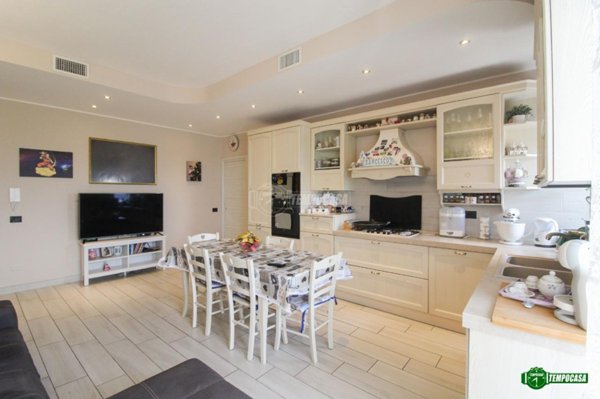 appartamento in vendita a Mediglia in zona Mombretto