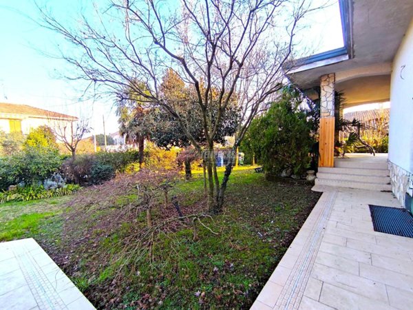 casa indipendente in vendita a Mediglia in zona San Martino Olearo