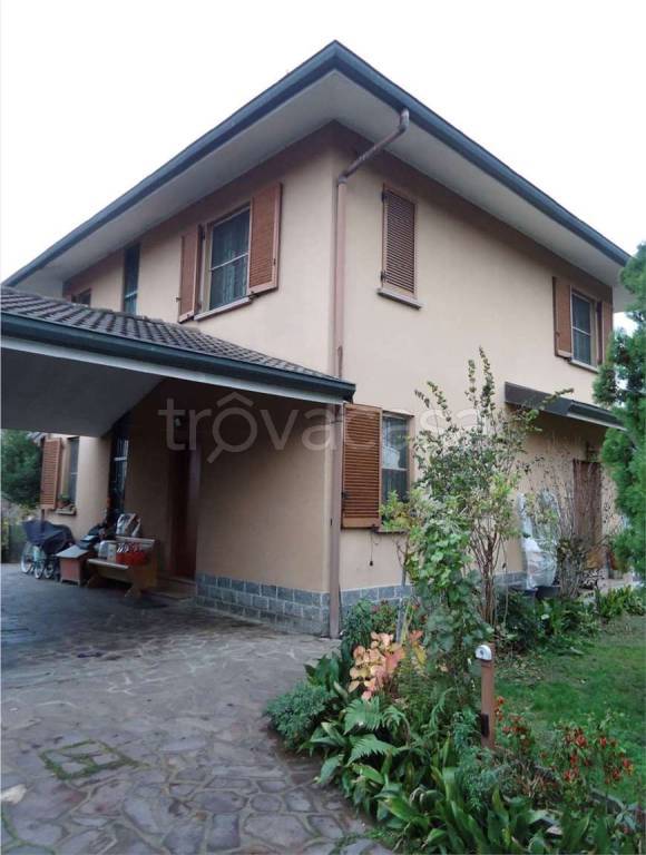 casa indipendente in vendita a Mediglia