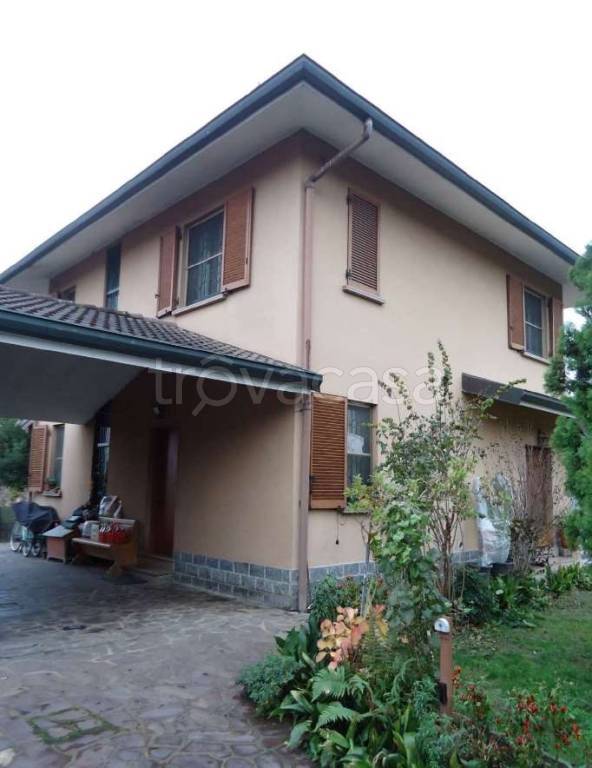 casa indipendente in vendita a Mediglia