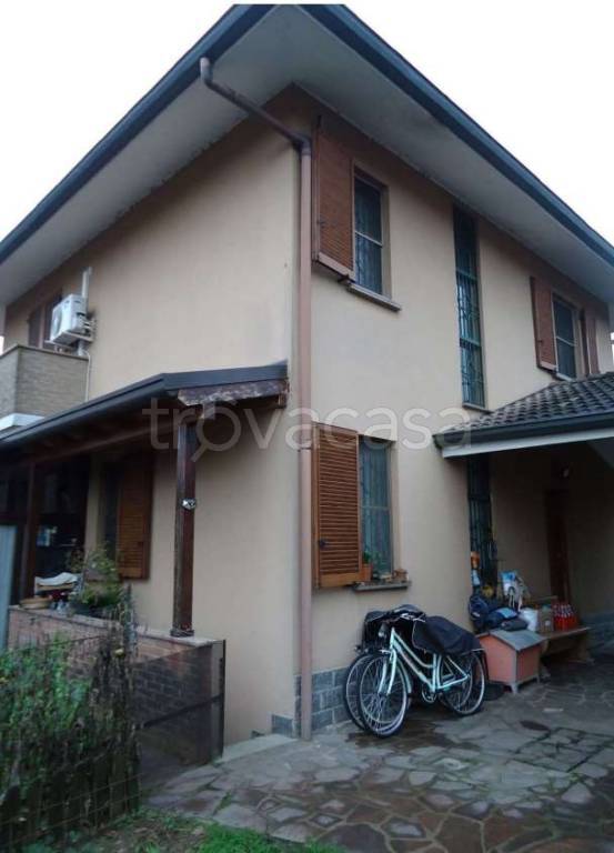 casa indipendente in vendita a Mediglia