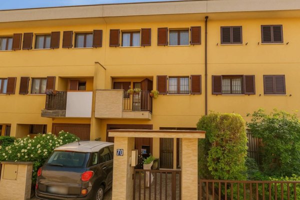 casa indipendente in vendita a Mediglia in zona Mombretto