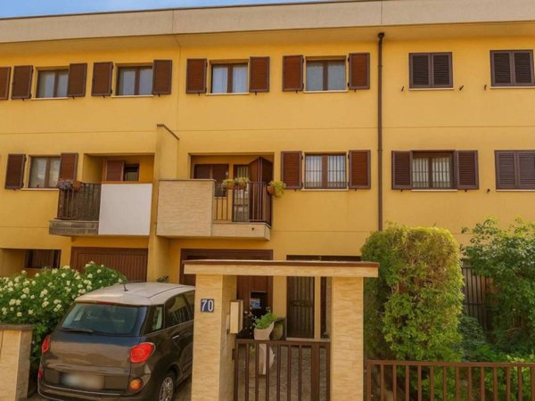 casa indipendente in vendita a Mediglia in zona Mombretto