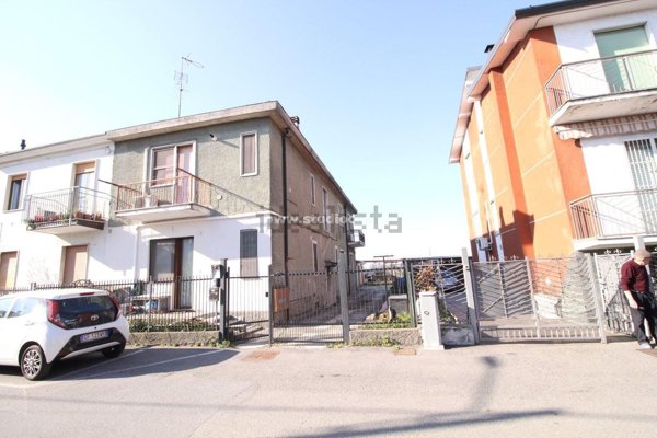 appartamento in vendita a Mediglia in zona Triginto