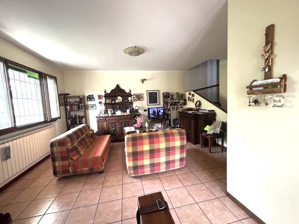 casa indipendente in vendita a Mediglia in zona Bettolino