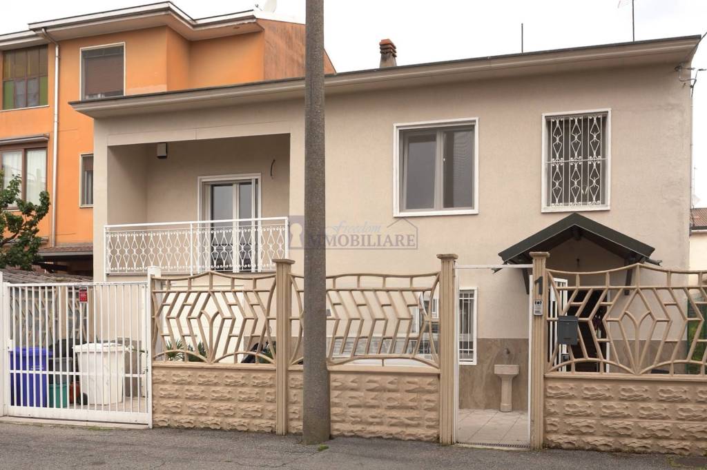 appartamento in vendita a Mediglia in zona Robbiano