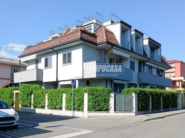 appartamento in vendita a Mediglia in zona Mombretto