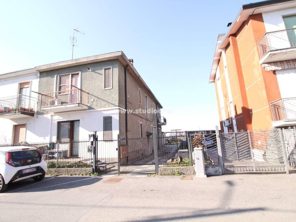 appartamento in vendita a Mediglia in zona Triginto