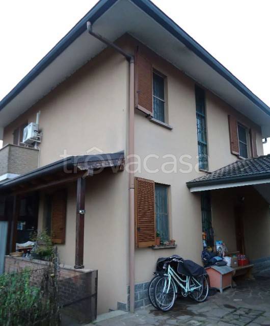 casa indipendente in vendita a Mediglia