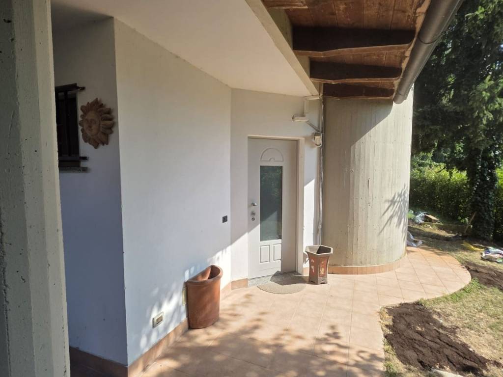 casa indipendente in vendita a Mediglia in zona Robbiano