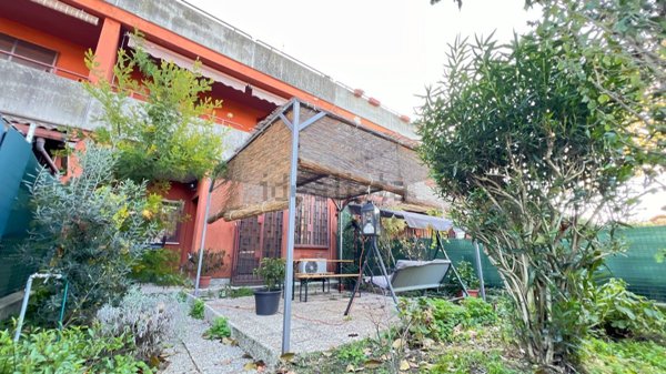 casa indipendente in vendita a Mediglia in zona Mombretto