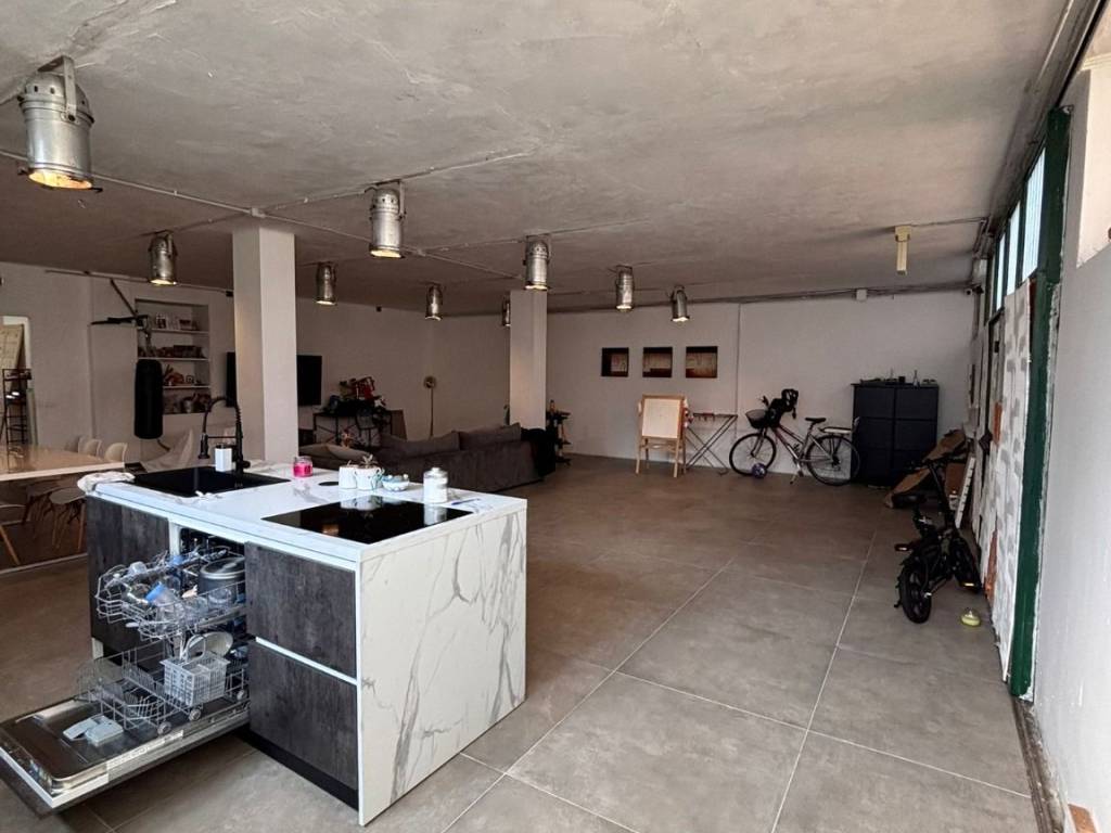 negozio in vendita a Mediglia in zona Robbiano