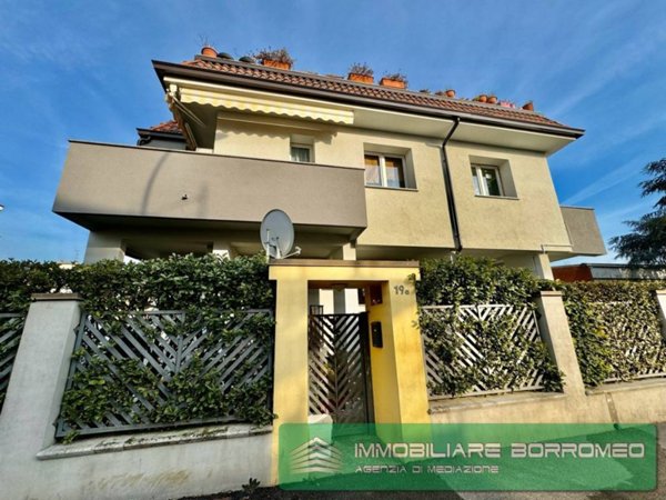 appartamento in vendita a Mediglia in zona Mombretto