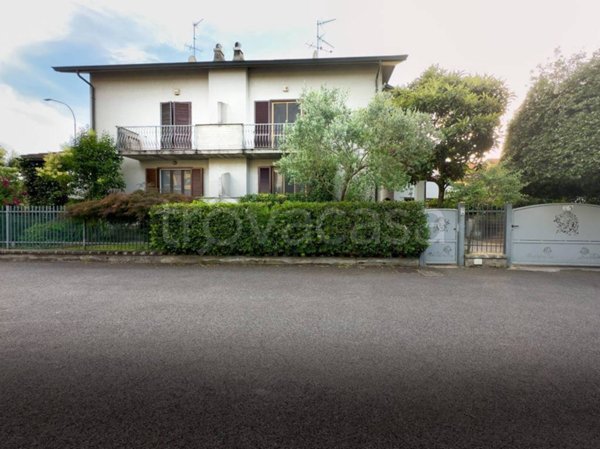 casa indipendente in vendita a Mediglia