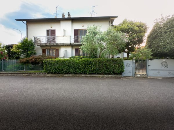 casa indipendente in vendita a Mediglia