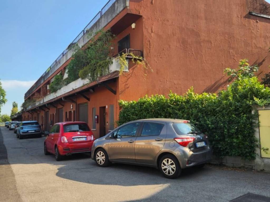 casa indipendente in vendita a Mediglia in zona Mombretto