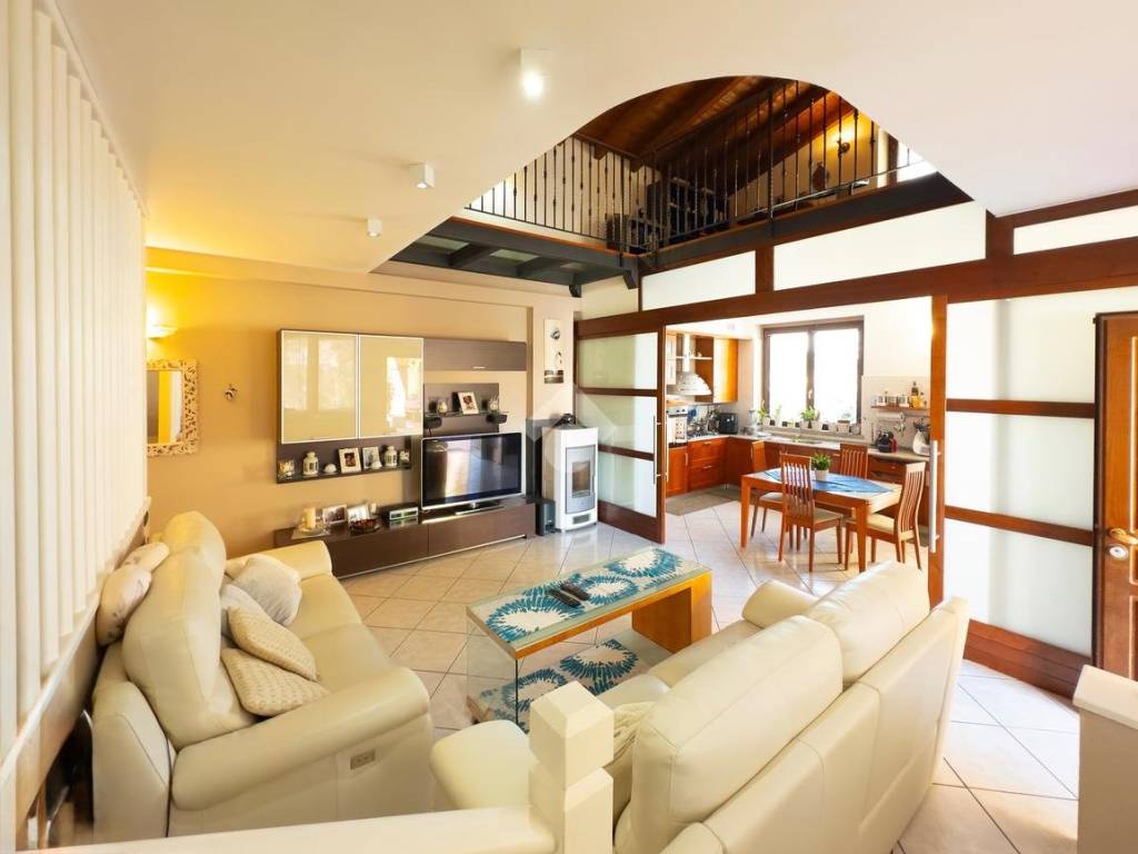 casa indipendente in vendita a Mediglia