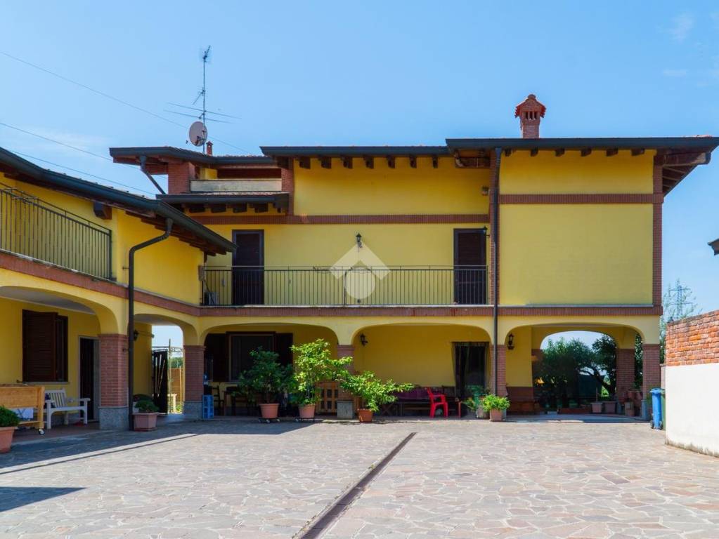 casa indipendente in vendita a Mediglia