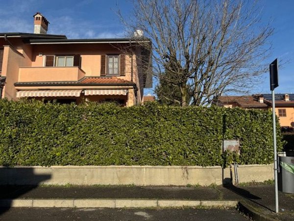 casa indipendente in vendita a Mediglia