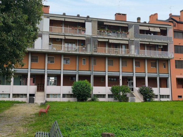 appartamento in vendita a Mediglia in zona Mombretto