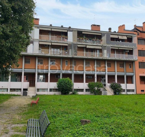 appartamento in vendita a Mediglia in zona Mombretto