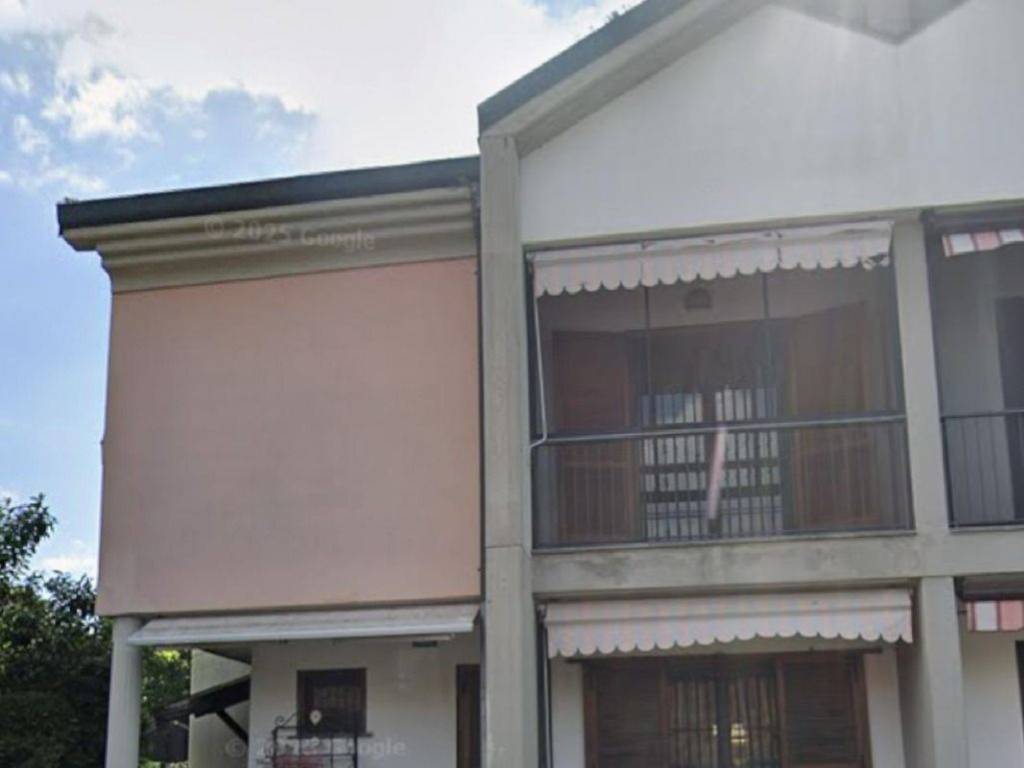 casa indipendente in vendita a Mediglia in zona Robbiano