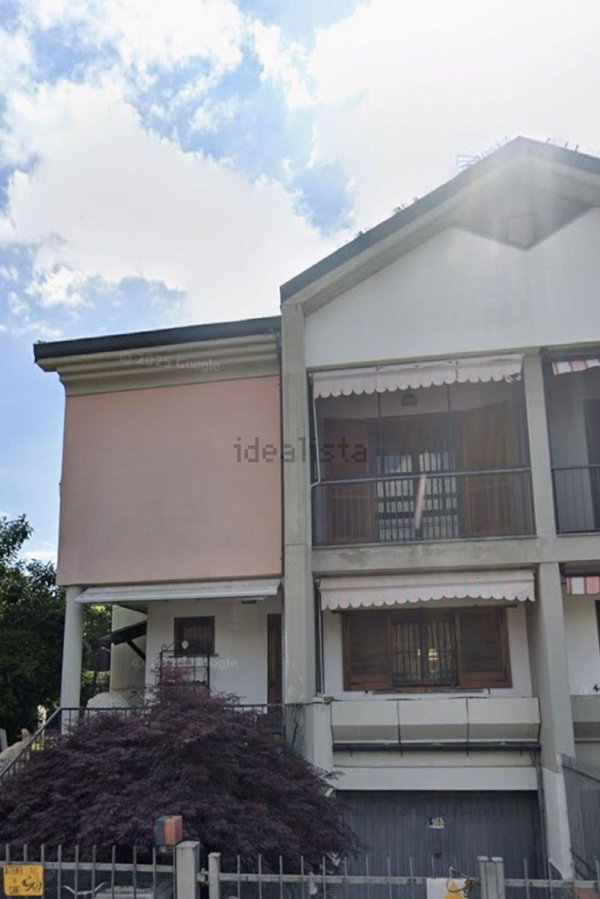 casa indipendente in vendita a Mediglia in zona Robbiano