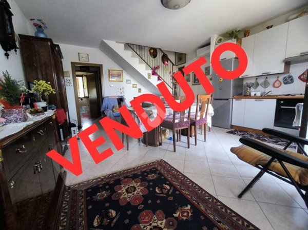 appartamento in vendita a Mediglia in zona Mombretto