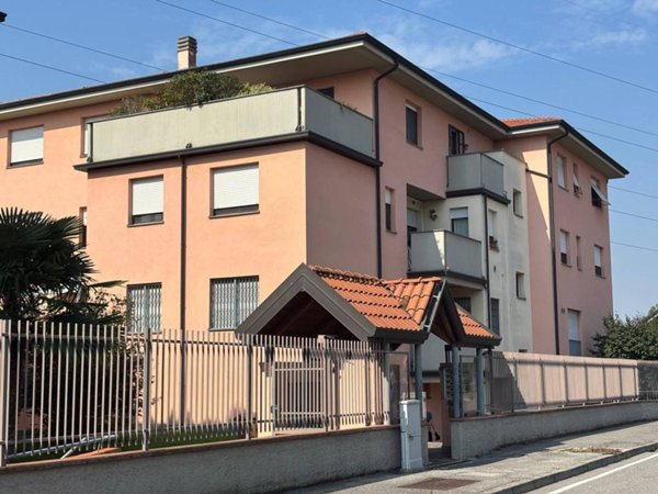 appartamento in vendita a Mediglia in zona Robbiano