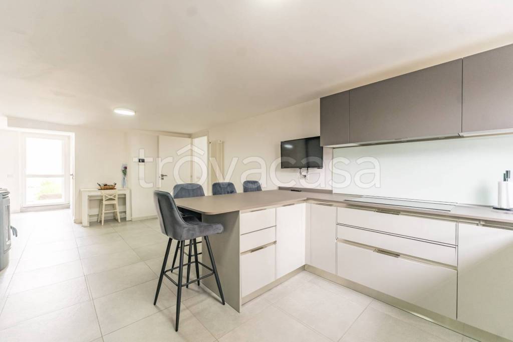 casa indipendente in vendita a Mediglia in zona Robbiano