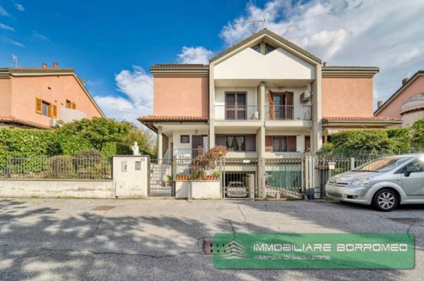 casa indipendente in vendita a Mediglia in zona Robbiano