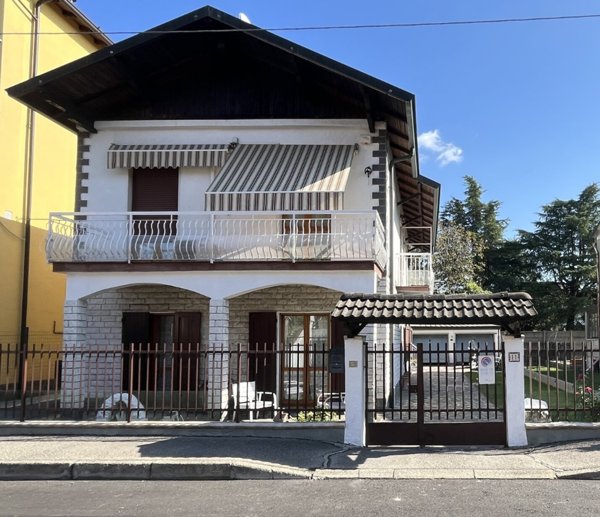 casa indipendente in vendita a Mediglia in zona Mombretto