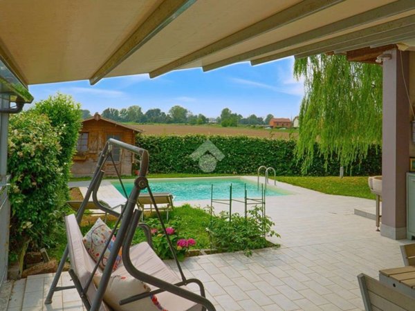 casa indipendente in vendita a Mediglia in zona San Martino Olearo