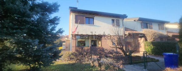 casa indipendente in vendita a Mediglia