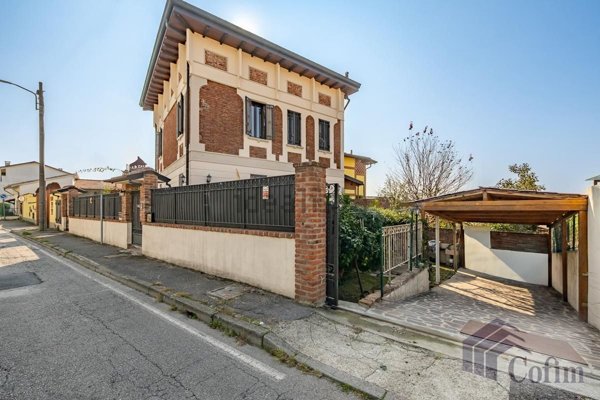 casa indipendente in vendita a Mediglia