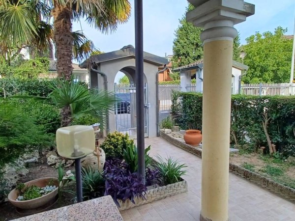 casa indipendente in vendita a Mediglia