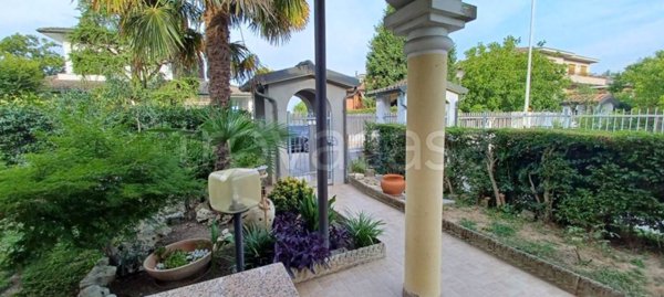 casa indipendente in vendita a Mediglia