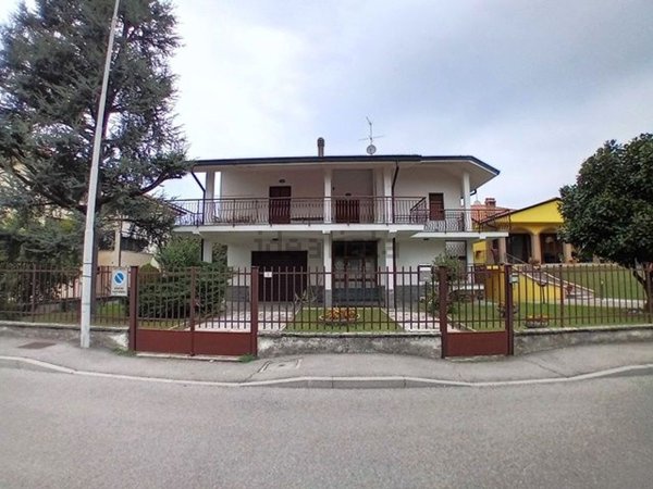 casa indipendente in vendita a Mediglia
