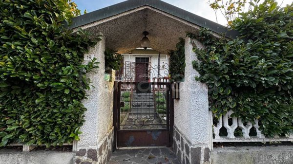 casa indipendente in vendita a Mediglia in zona Mombretto